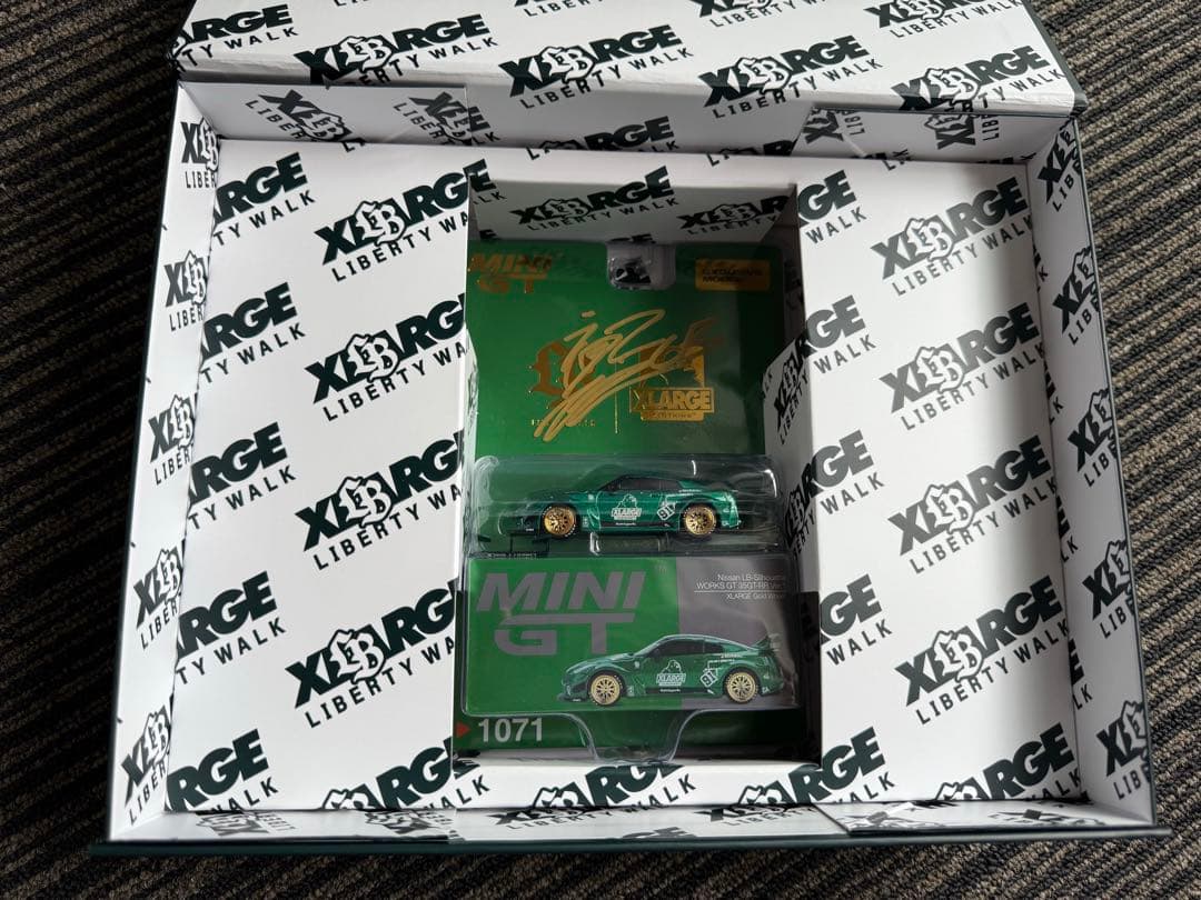 LBWK × XLARGE PREMIUM BOX（ミニカー＆Tシャツ） サイン