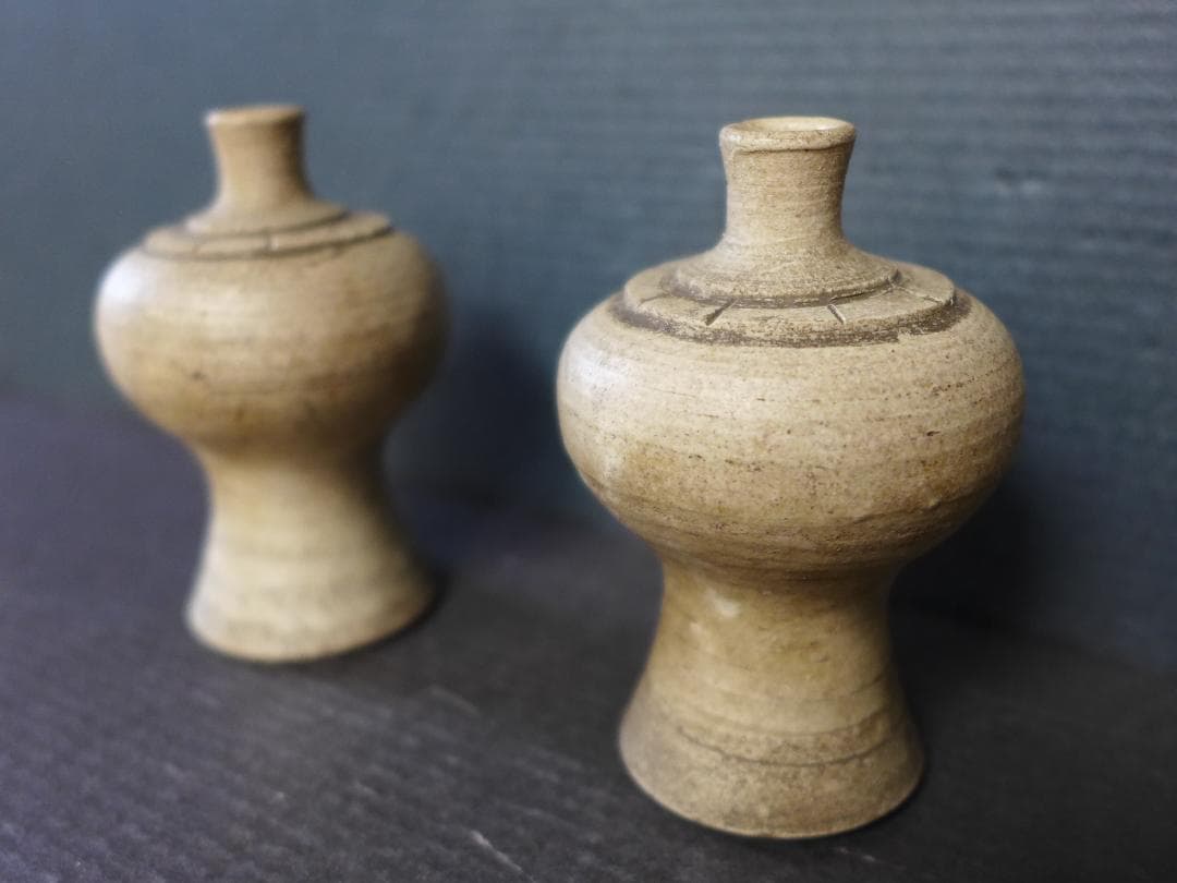 蔵出し　時代物　古瀬戸　大変古い花瓶　花器一対　小壺　白釉薬　古美術　骨董