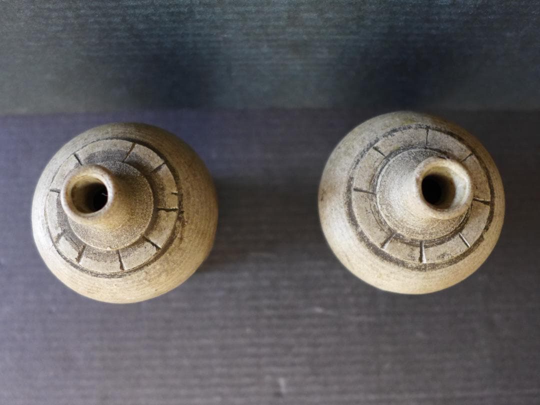 蔵出し　時代物　古瀬戸　大変古い花瓶　花器一対　小壺　白釉薬　古美術　骨董