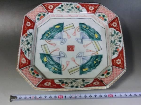 大皿■赤絵角皿 玩 窓牡丹図 花唐草 扇絵 古い飾り皿 古玩 時代物 骨董品■