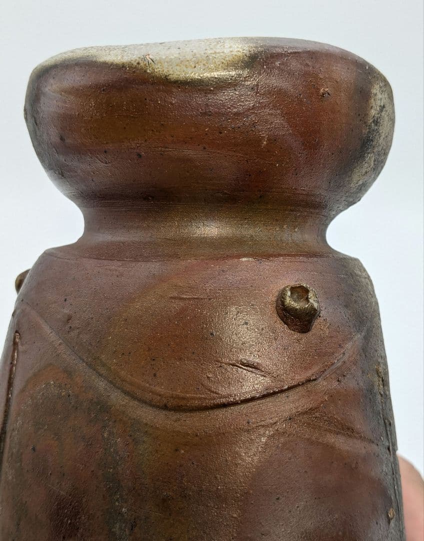 岡山県重要無形文化財 松井與之 備前焼 矢筈口擂座三角花入 共箱共布栞 花瓶