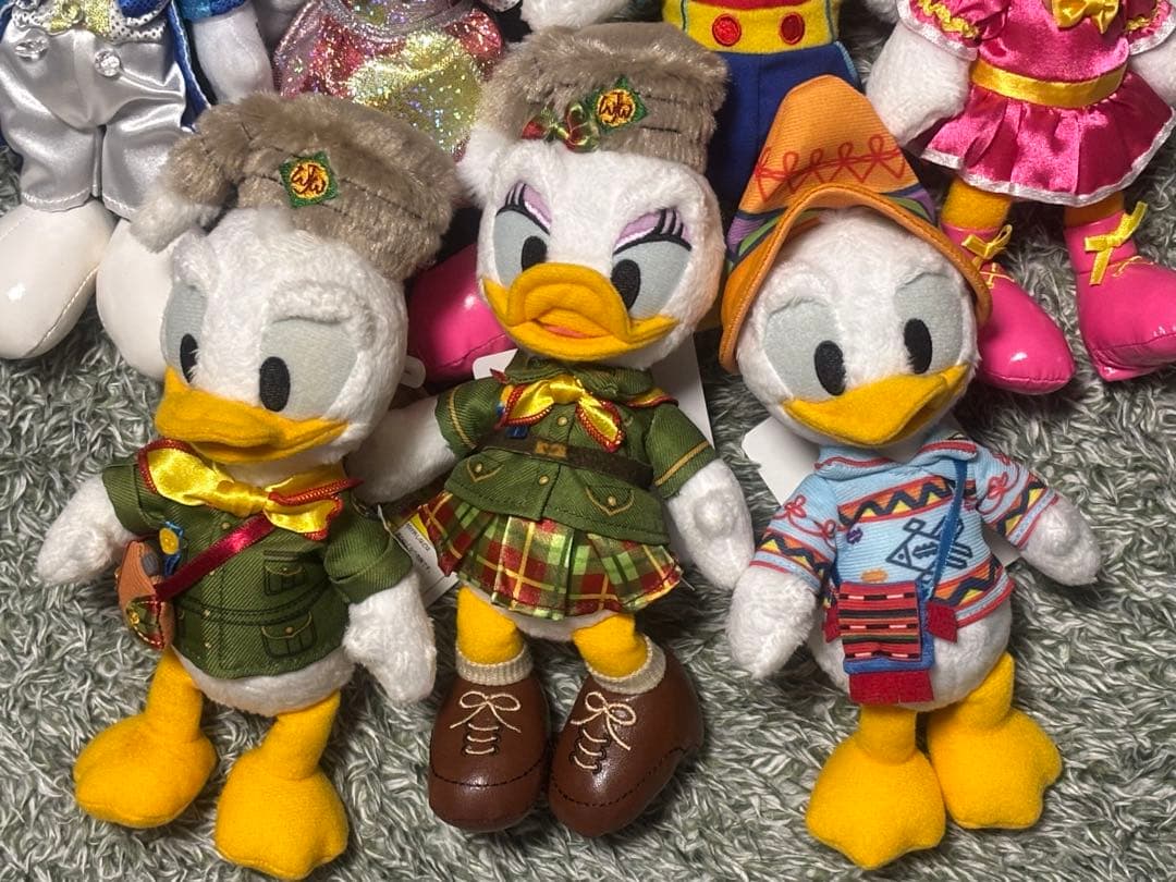 ミッキーミニー ドナルド デイジー ぬいぐるみバッジ