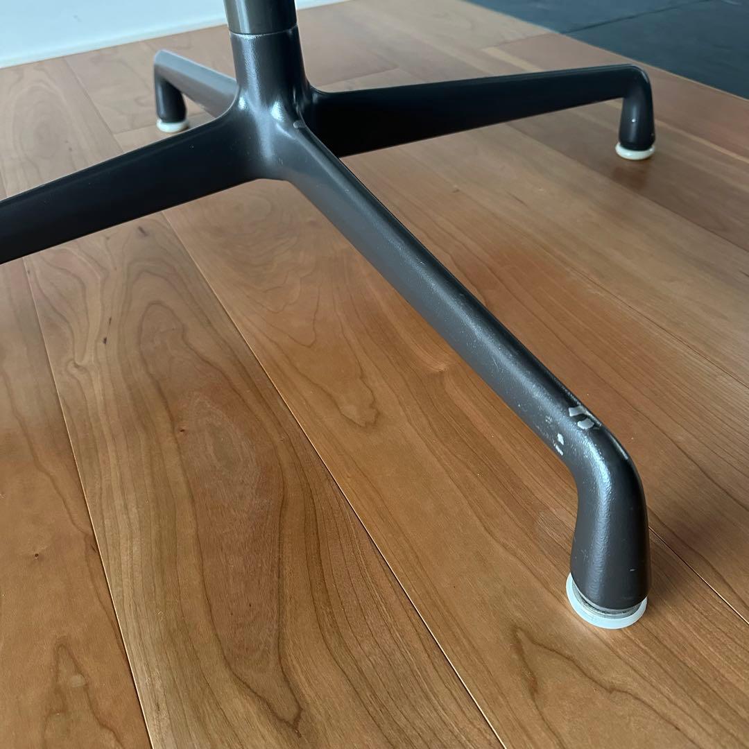 Herman Miller イームズ　ラウンドテーブル