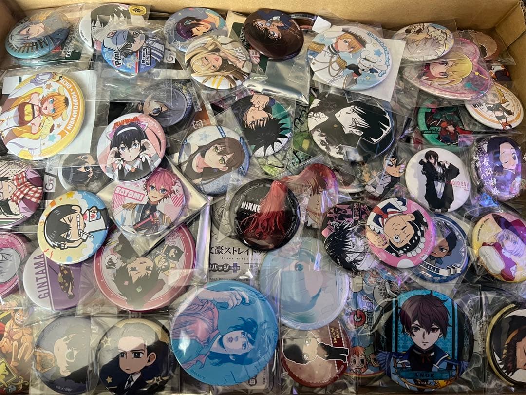 アニメ　キャラクター　缶バッジ　1000個以上　大量まとめ売り
