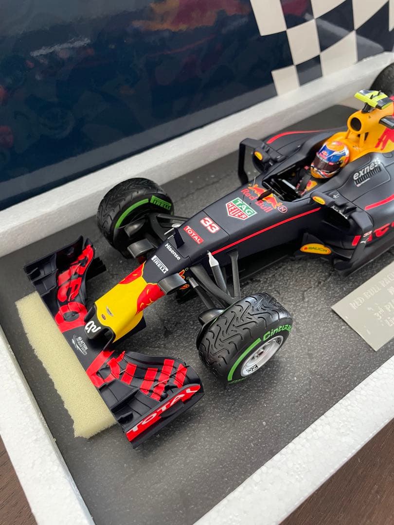 ミニチャンプス 1/18レッドブルRB12 フェルスタッペン　ブラジルGP 3位