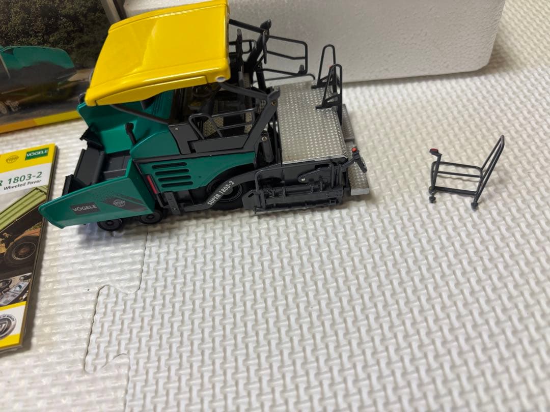 VÖGELE SUPER 1803-2 ミニカー 1/50スケール