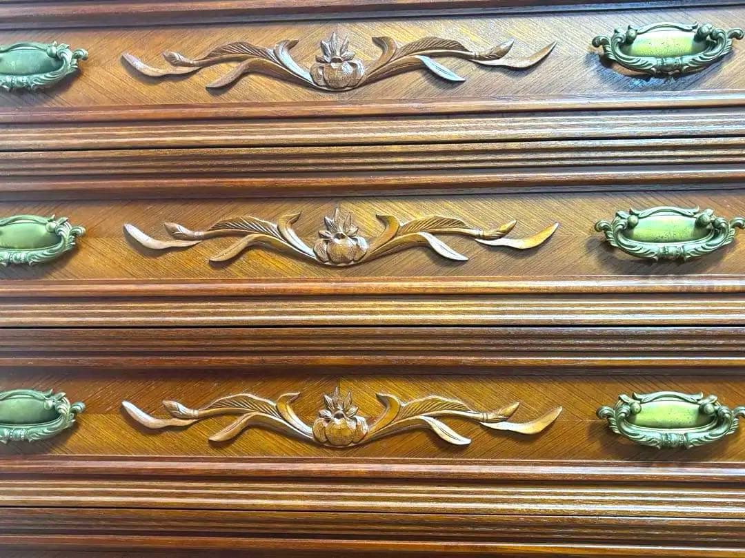 お値下げ！木製彫刻入り大型衣装ダンス　着物用和箪笥　アンティーク　彫刻　和洋