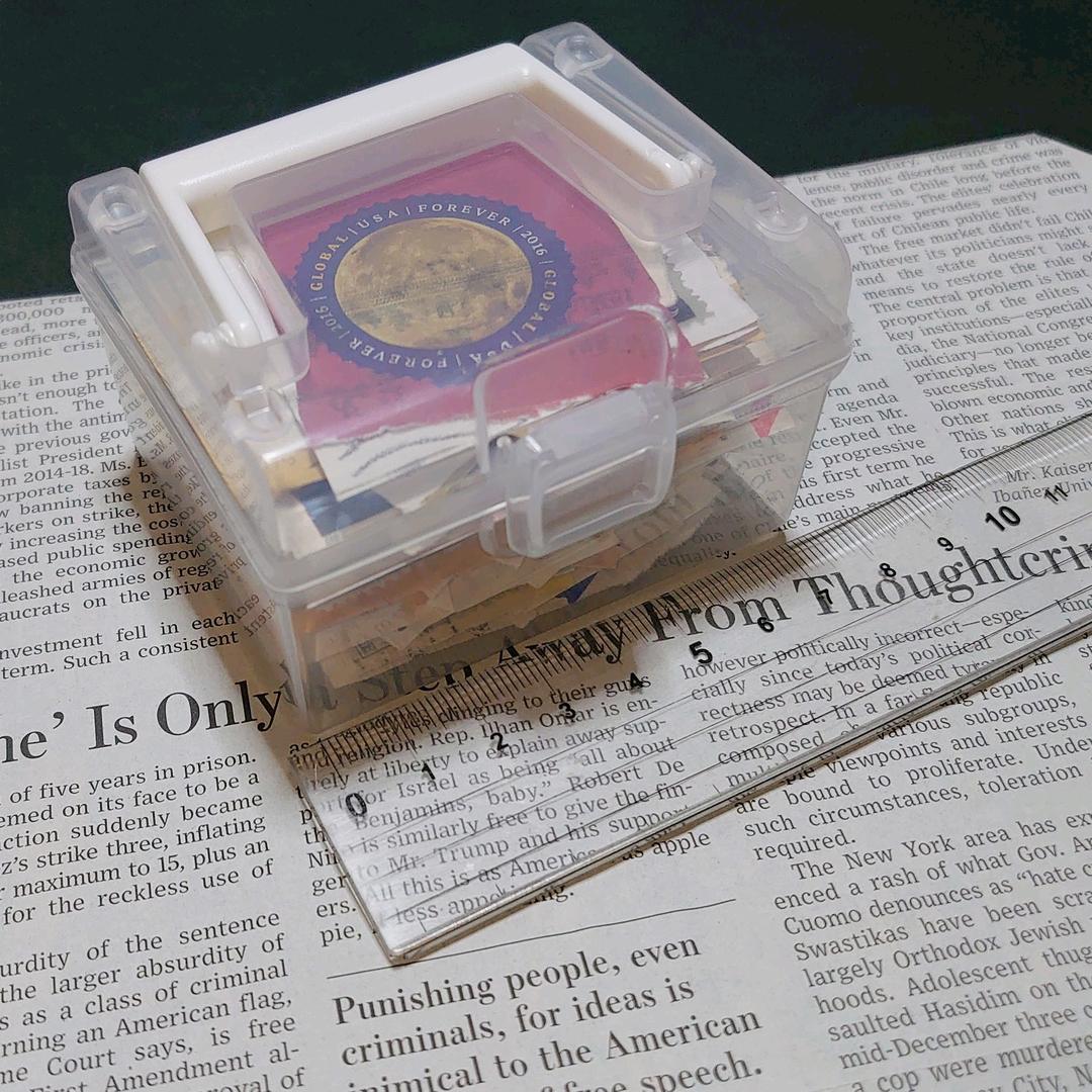 海外  使用済み切手 ★ た～くさん詰め込み箱