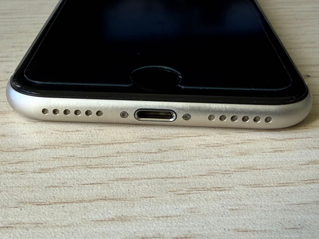 極美品 iPhoneSE3 128GB スターライト