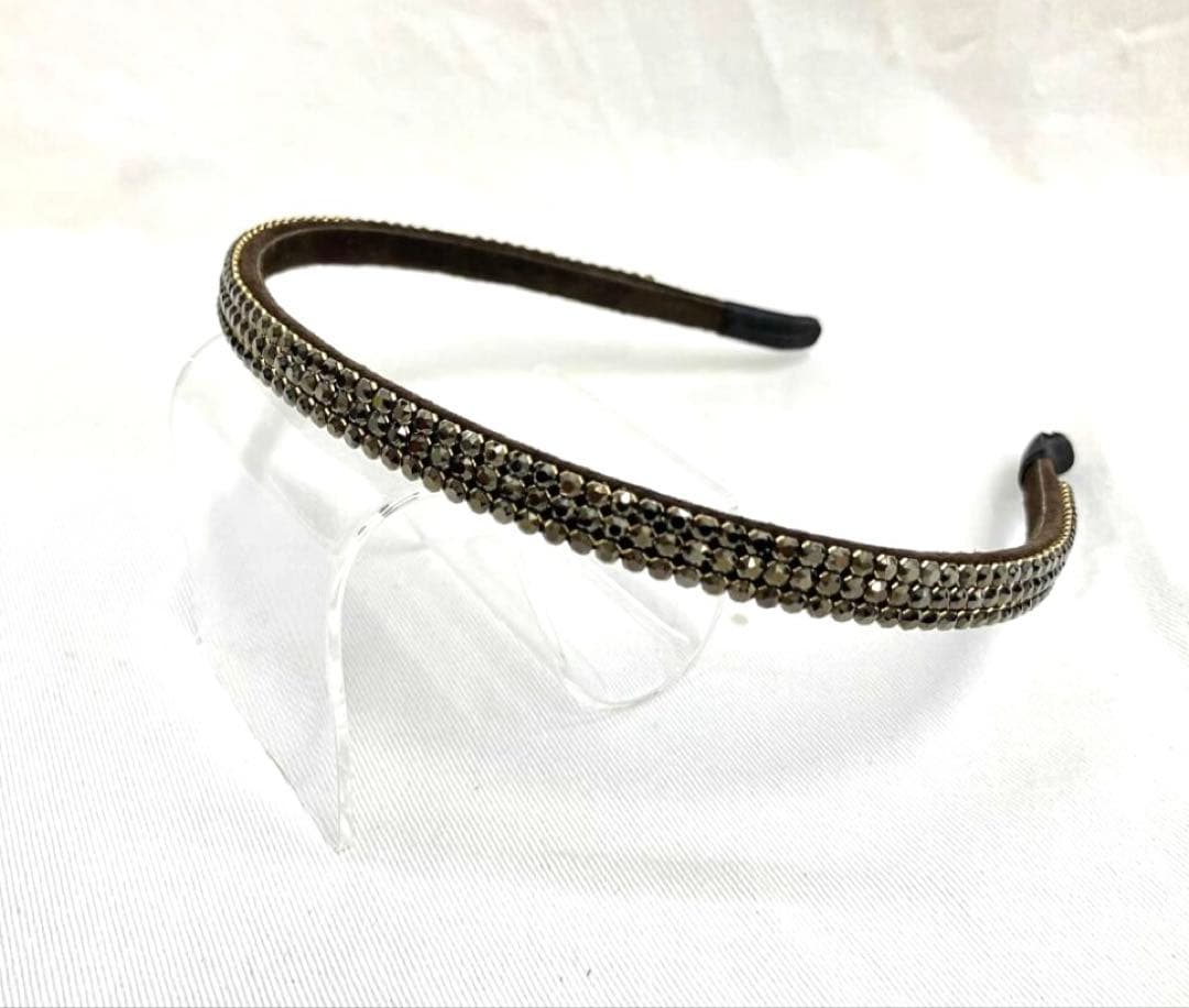 アッカ スワロフスキー カチューシャ ブロンズ ヘアアクセサリー 巾着付