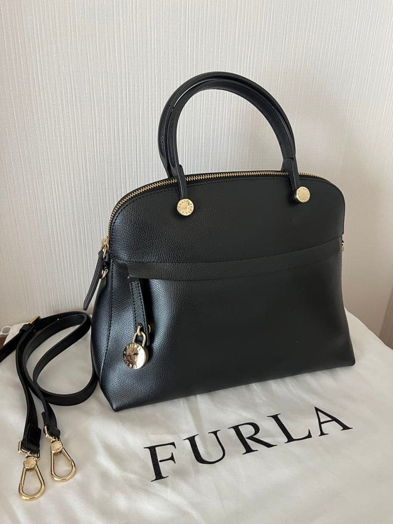 美品　FURLA フルラ パイパー/M/黒/ブラック/ショルダー付