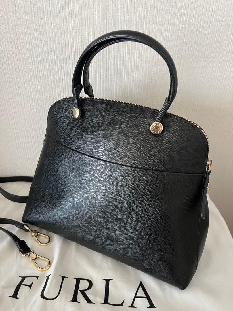 美品　FURLA フルラ パイパー/M/黒/ブラック/ショルダー付