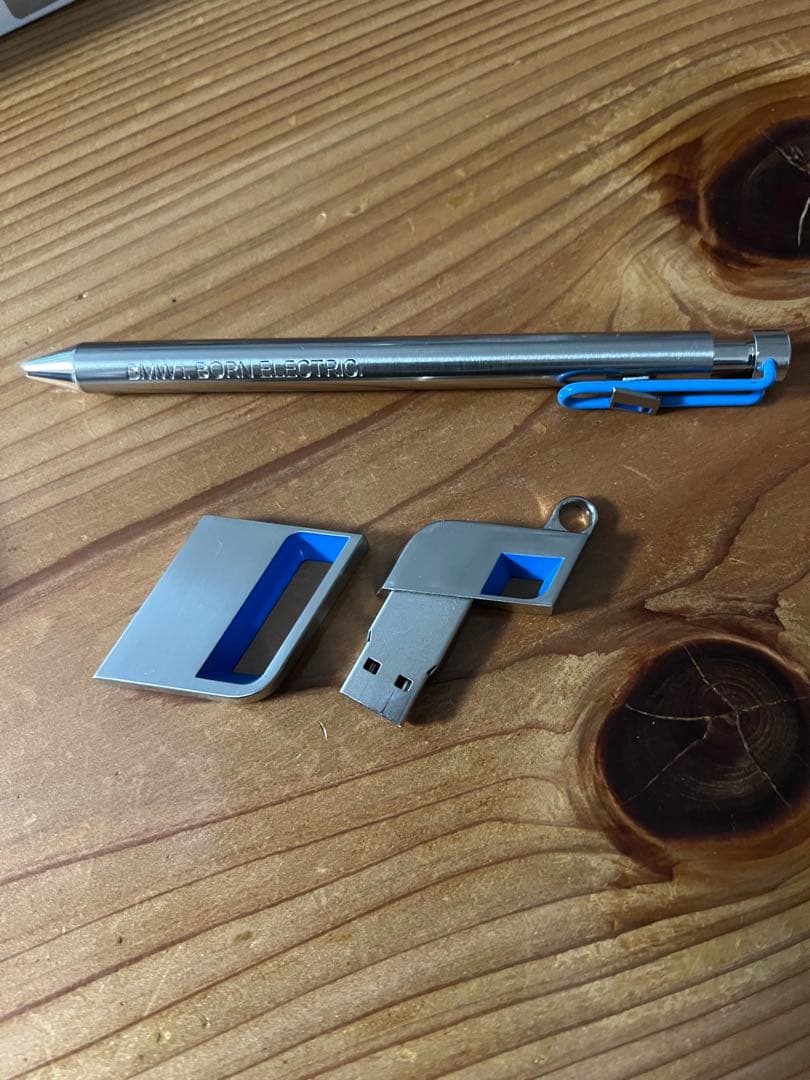 BMWi8ボールペンUSBメモリ