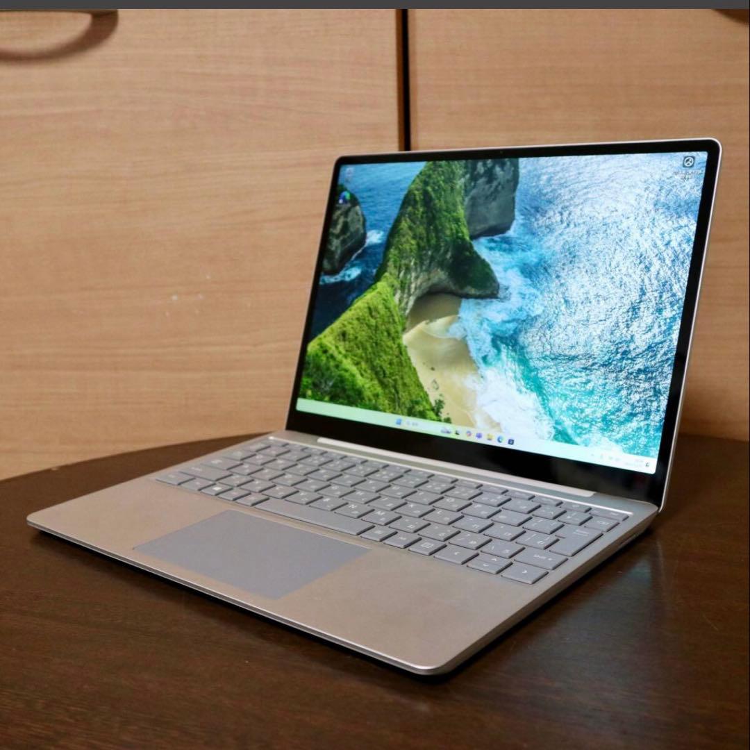 Surface Laptop Go（1035G1/4GB/64GB）美品