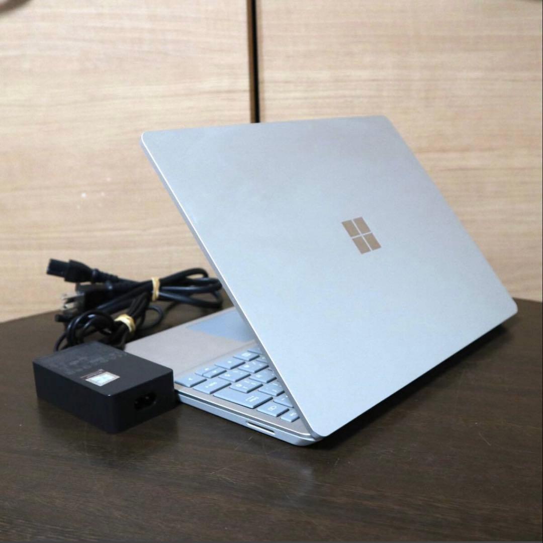 Surface Laptop Go（1035G1/4GB/64GB）美品