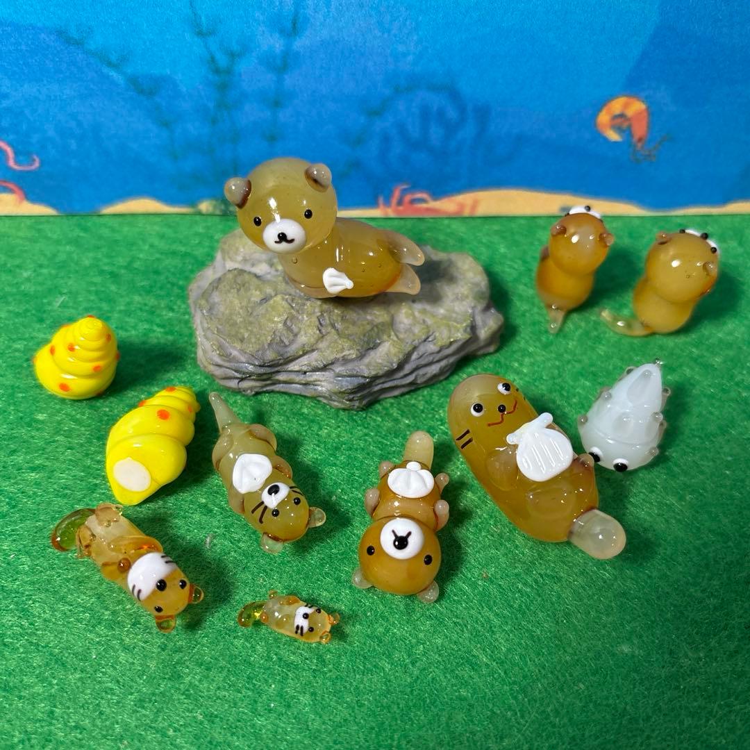 ラッコとカワウソ　　ガラス細工
