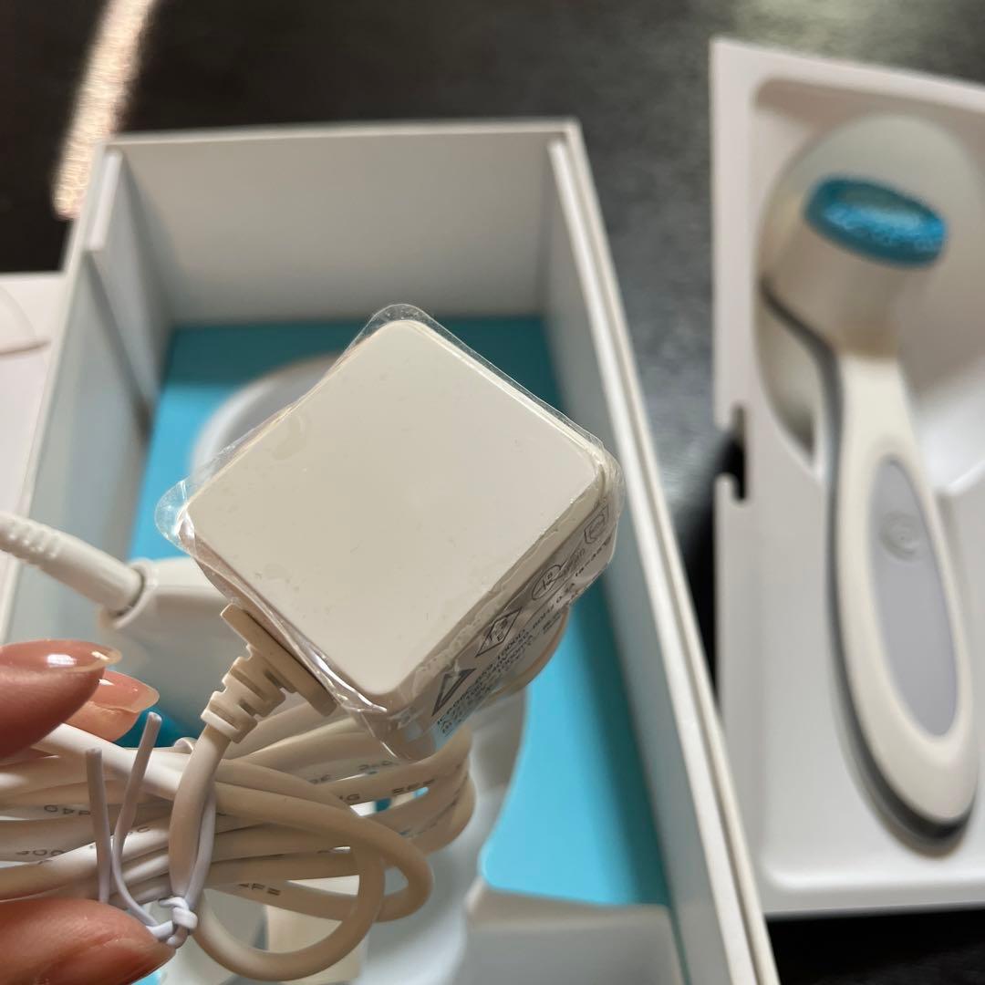 防水洗顔ブラシ ホワイト/ブルー 充電器付き