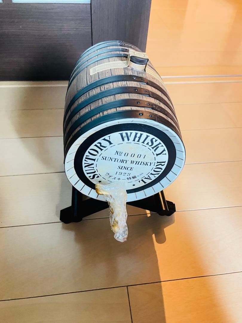 サントリーウイスキー ローヤル　樽型　木箱入り