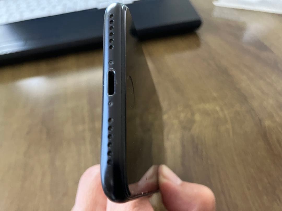 iPhone SE2 本体のみ　液晶ひび割れあり