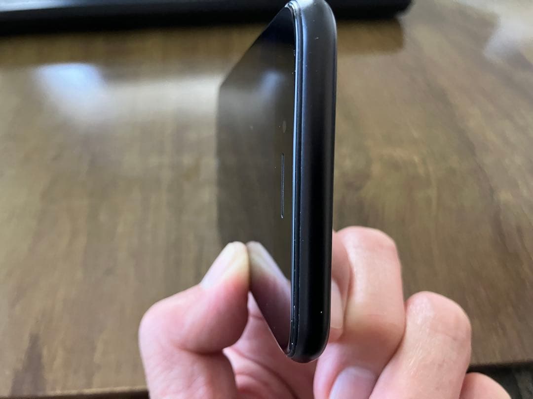 iPhone SE2 本体のみ　液晶ひび割れあり