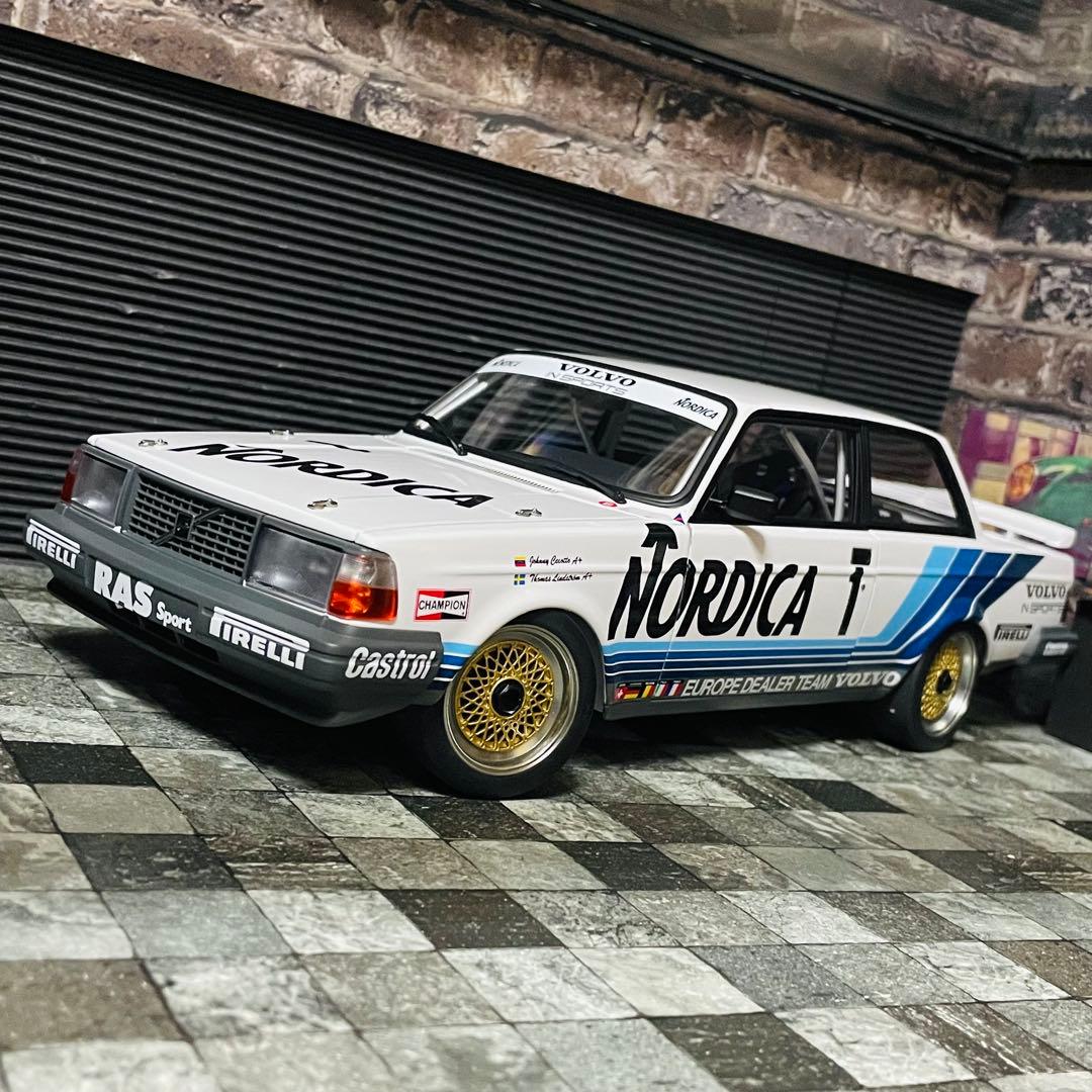 1/18 AUTOart ボルボ 240 ターボ グループA 1986