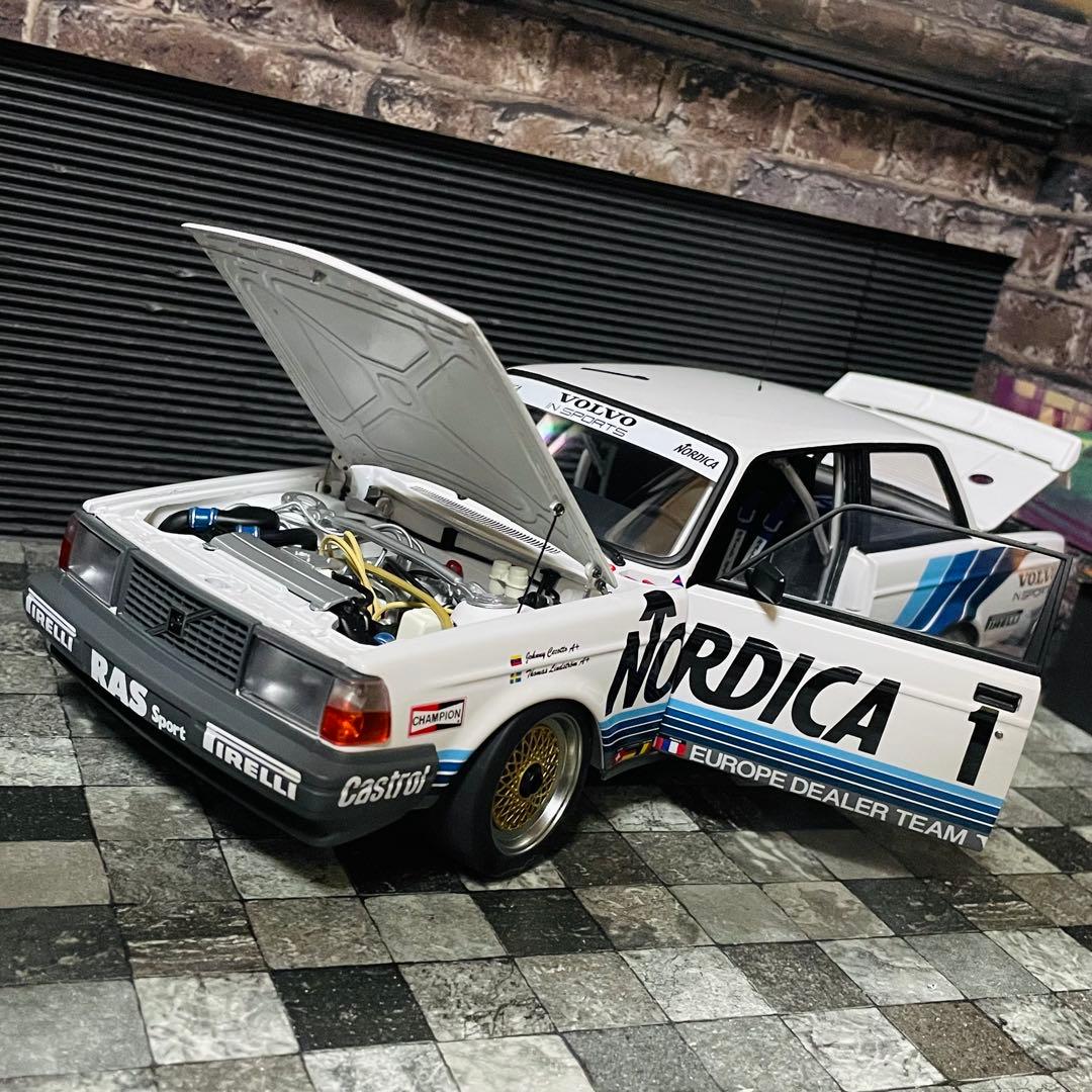 1/18 AUTOart ボルボ 240 ターボ グループA 1986