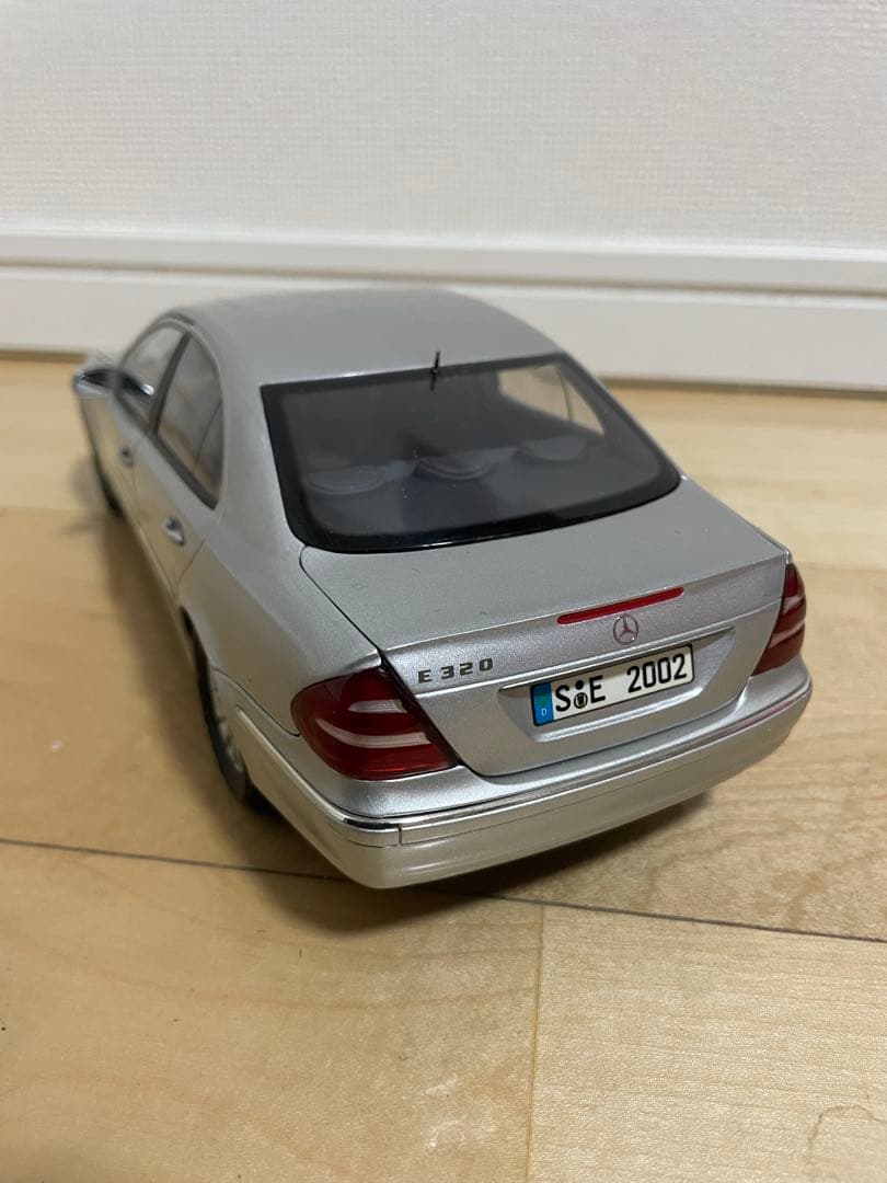 1/18 E-Class 京商 メルセデスベンツ Eクラス ミニカー