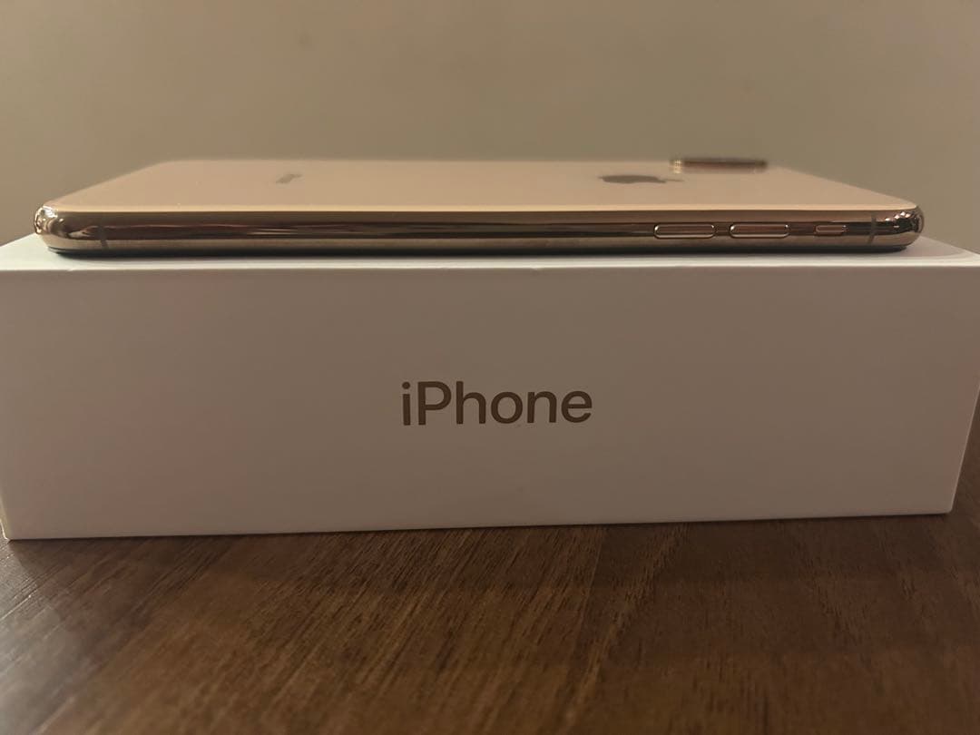 【スズキ】美品iPhone XS MAXゴールド 256GB