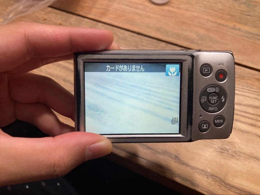 Canon IXY 200 シルバー デジタルカメラ　ジャンク