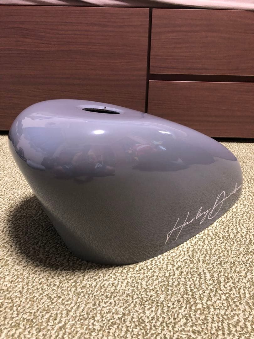 サイモンカスタム　タンクカバー グロスグレー/ホワイトハンドスクリプト