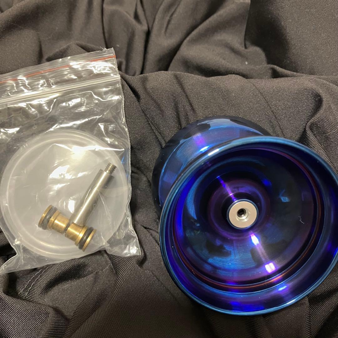 atmos projects Ari チタンブルー