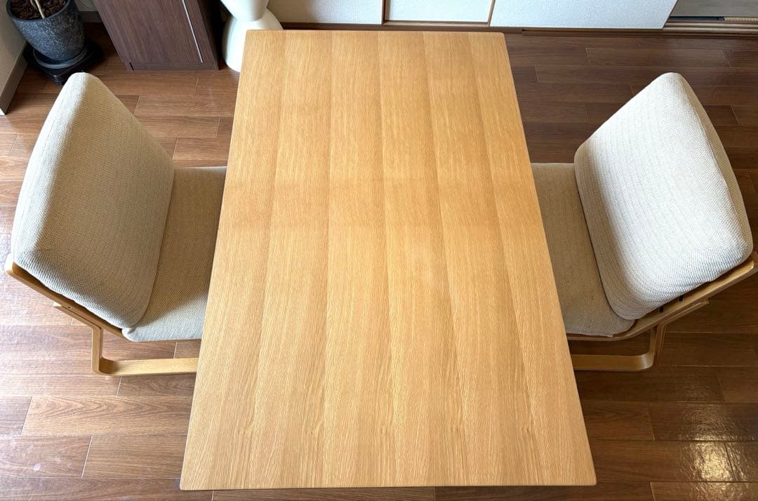 ①リビングでもダイニングでもつかえるテーブル4　オーク