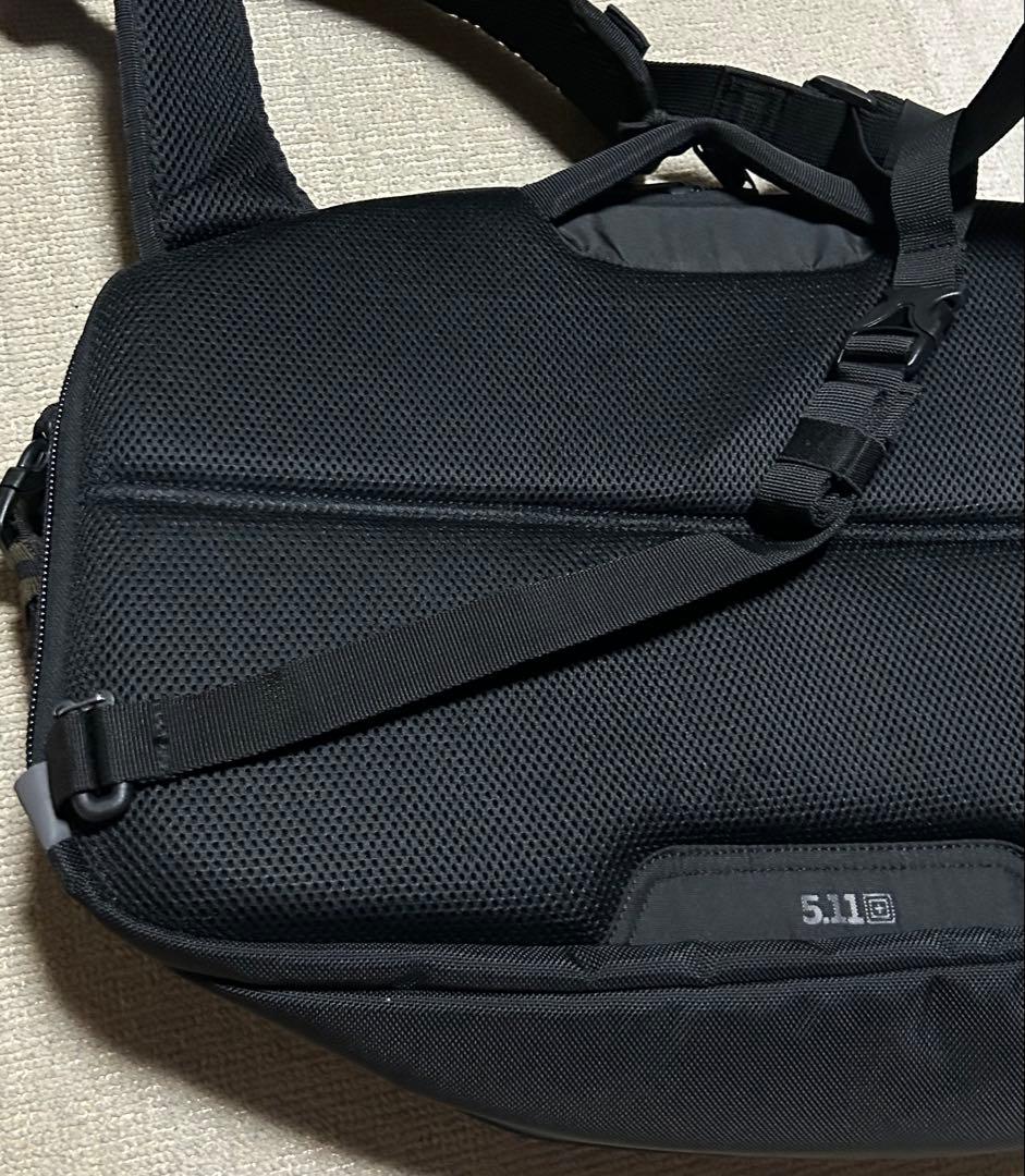 米軍　LE 5.11 Tactical ショルダーバッグ　マルチカムブラック