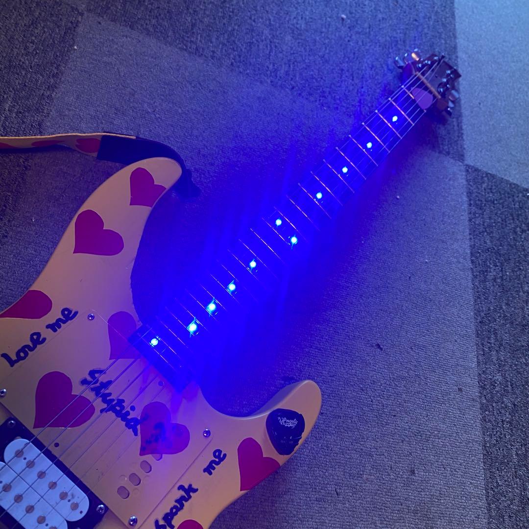 FERNANDES ハムバッカーLEDネック搭載 ブラックハート！フロイドローズ