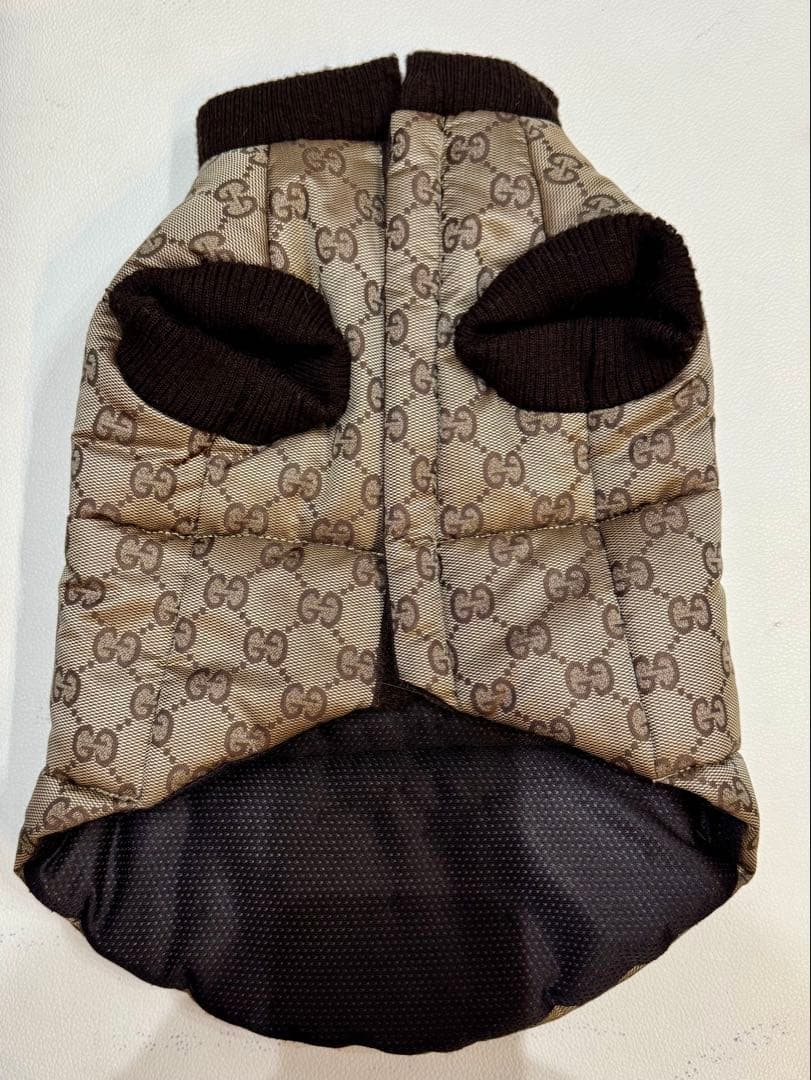 GUCCI 犬服　ダウン中綿