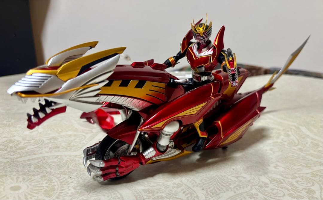 S.H.フィギュアーツ　仮面ライダー　龍騎　サバイブ ドラグランザー　フィギュア