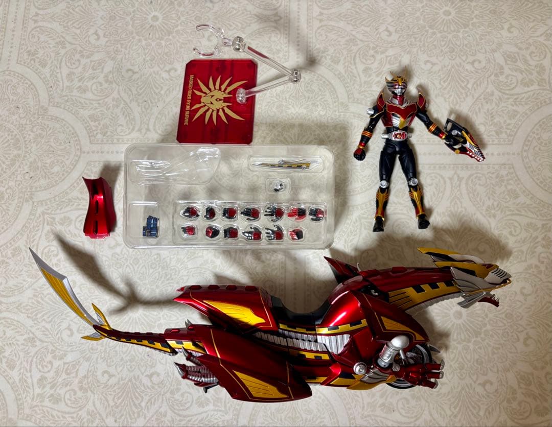 S.H.フィギュアーツ　仮面ライダー　龍騎　サバイブ ドラグランザー　フィギュア