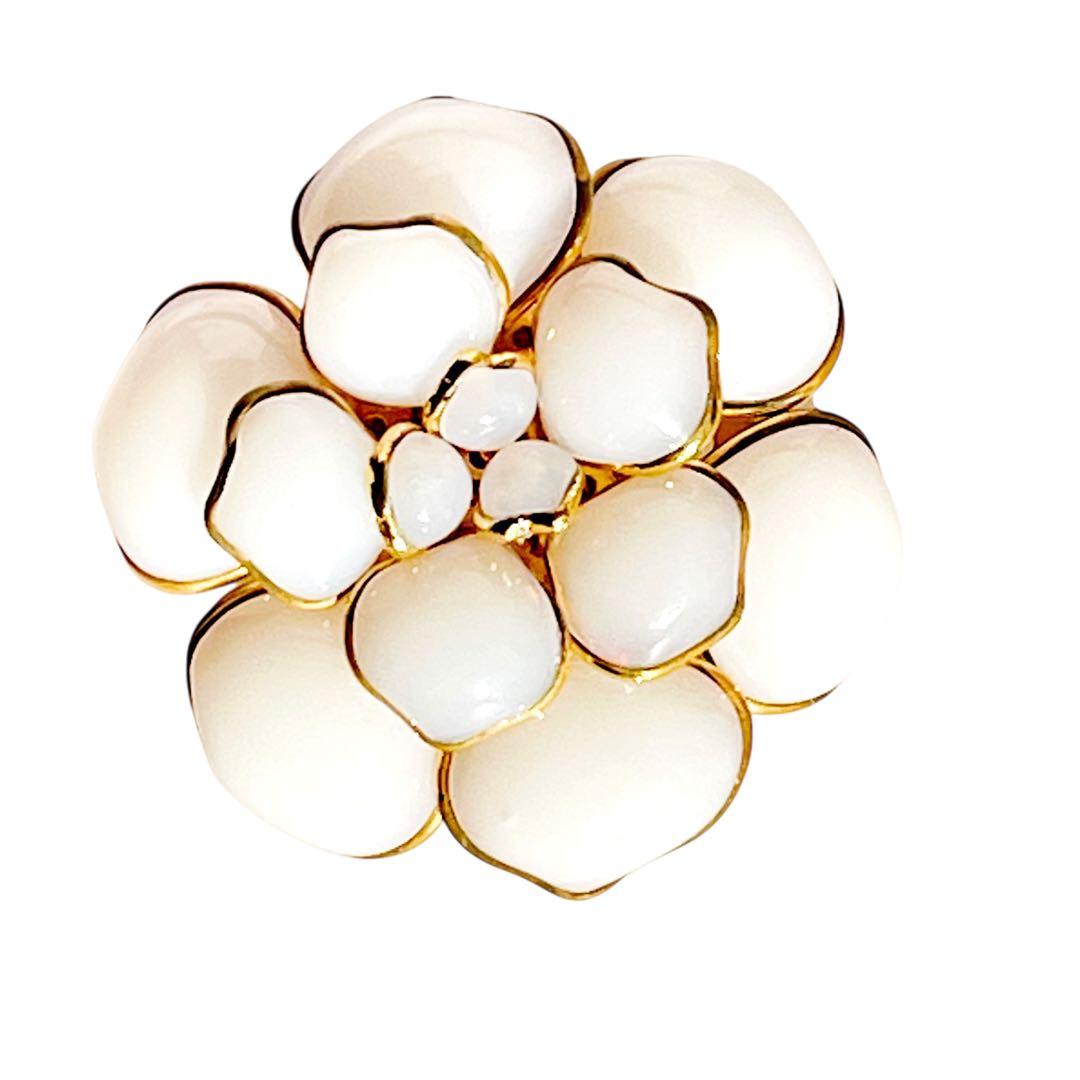 美品 AUGUSTINE ガラス カメリア ブローチ ペンダントヘッド ホワイト