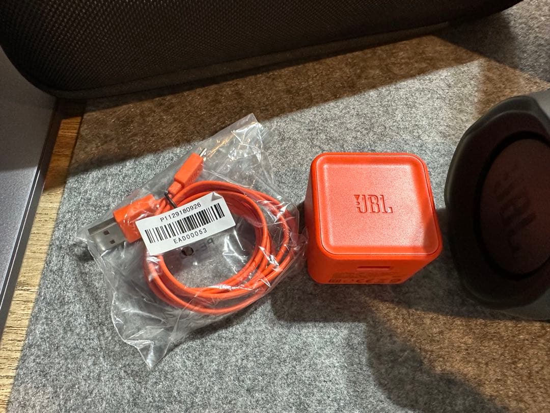 【美品】JBL CHARGE3 付属品、ケース付