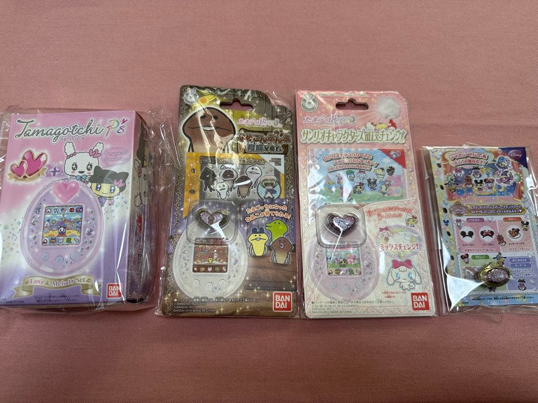 Tamagotchi P's 本体 ＋ キャラクターコラボピース4点セット
