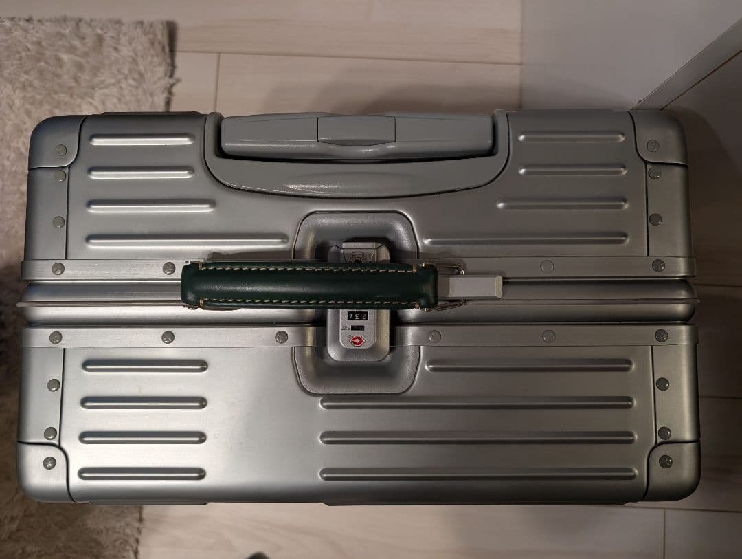 イノベーター　アルミキャリーケース　42L INV1611 Cool Gray