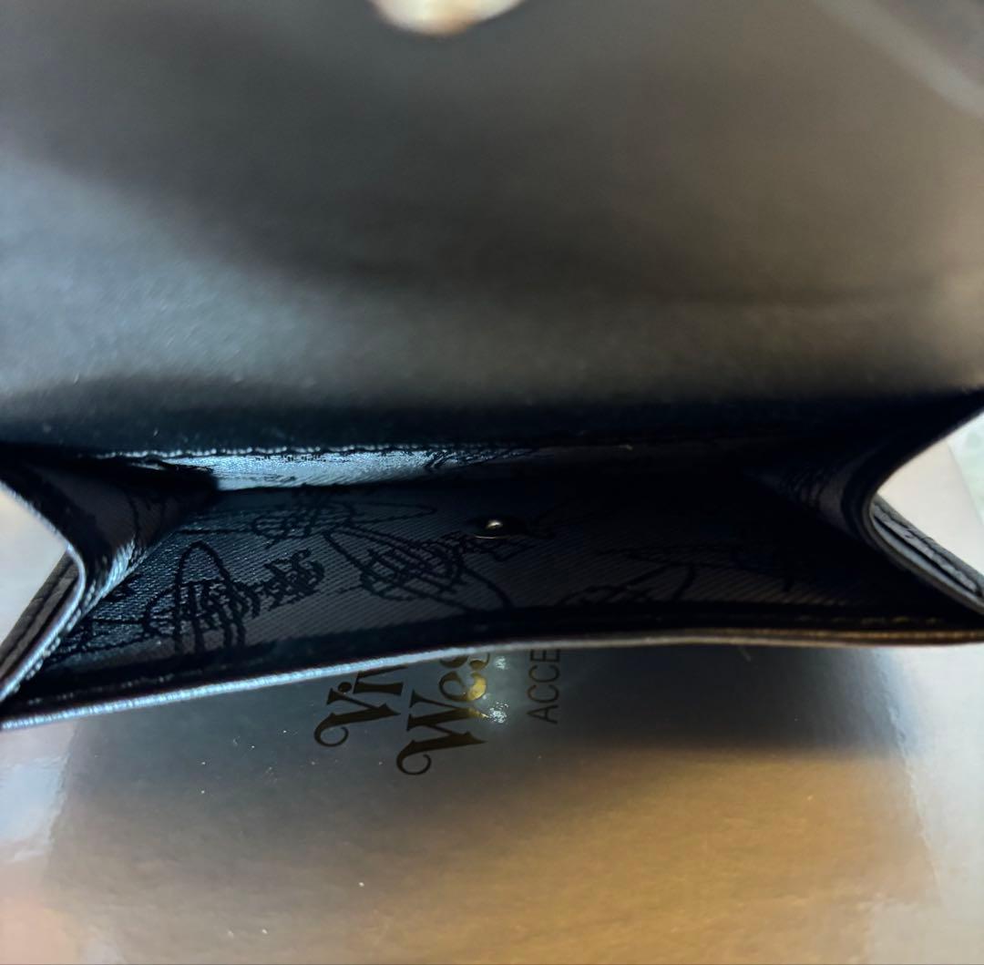 「vivian westwood上質ブラックのエンペロープスタイル三つ折り財布」