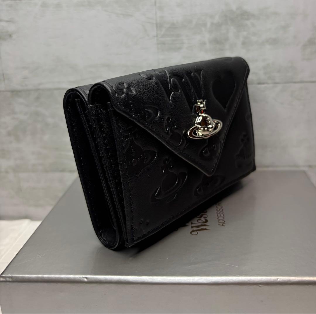 「vivian westwood上質ブラックのエンペロープスタイル三つ折り財布」