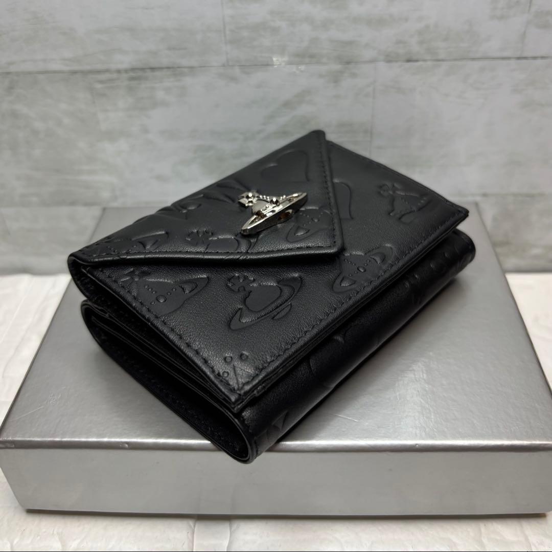 「vivian westwood上質ブラックのエンペロープスタイル三つ折り財布」