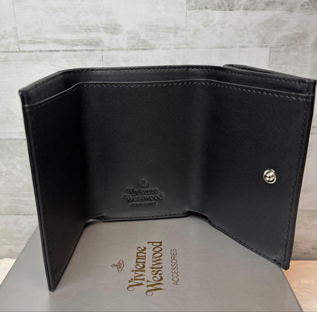 「vivian westwood上質ブラックのエンペロープスタイル三つ折り財布」