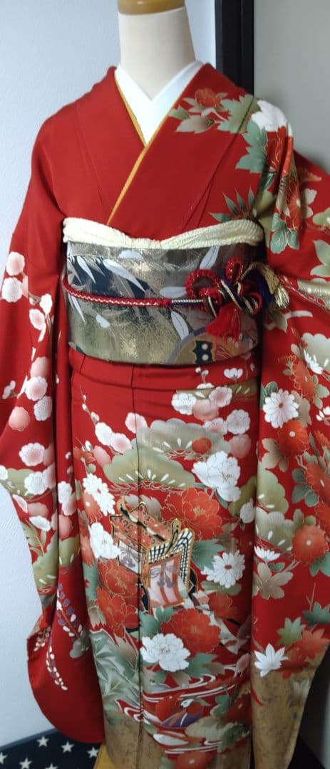 華やかな赤い振袖今だけ9000円！