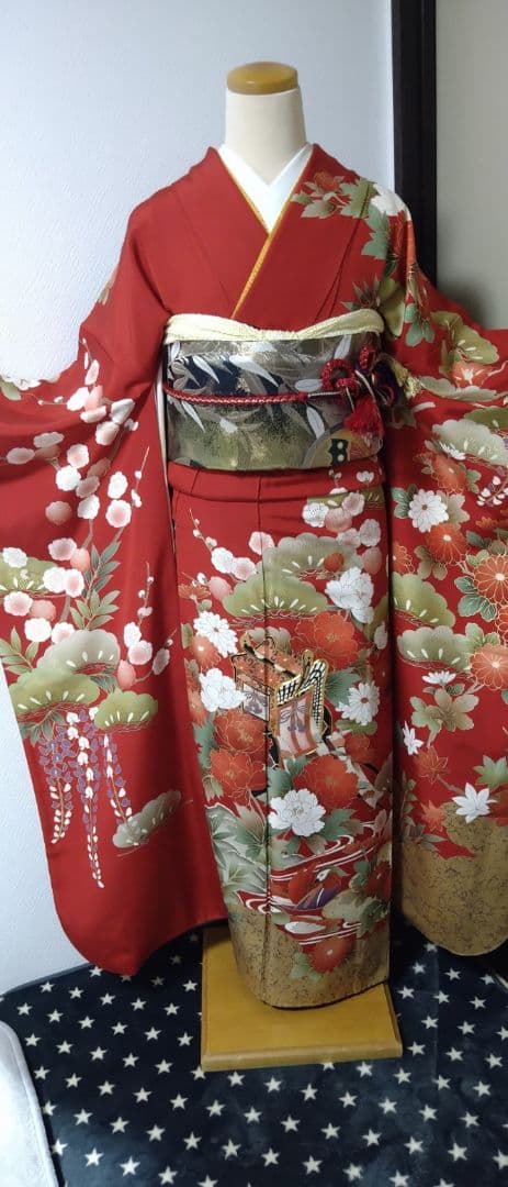 華やかな赤い振袖今だけ9000円！