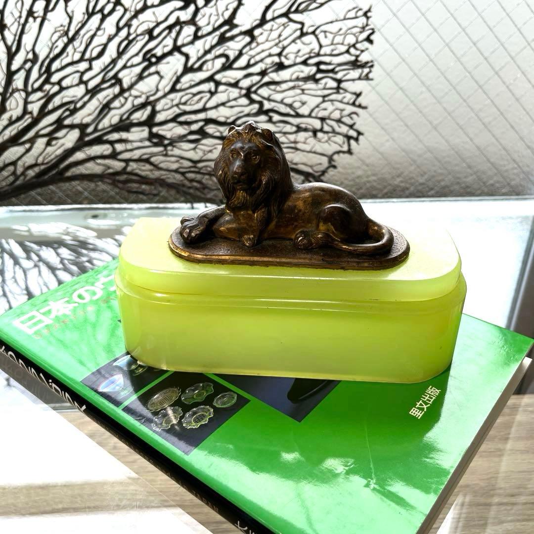 骨董　時代ガラス　希少　練りガラス　モニュメント　ライオン　置き物　ウランガラス