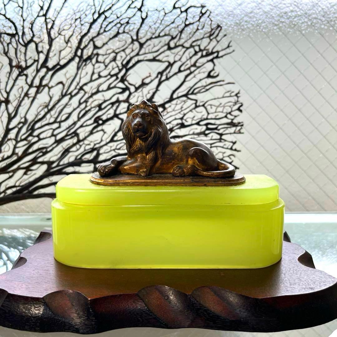 骨董　時代ガラス　希少　練りガラス　モニュメント　ライオン　置き物　ウランガラス