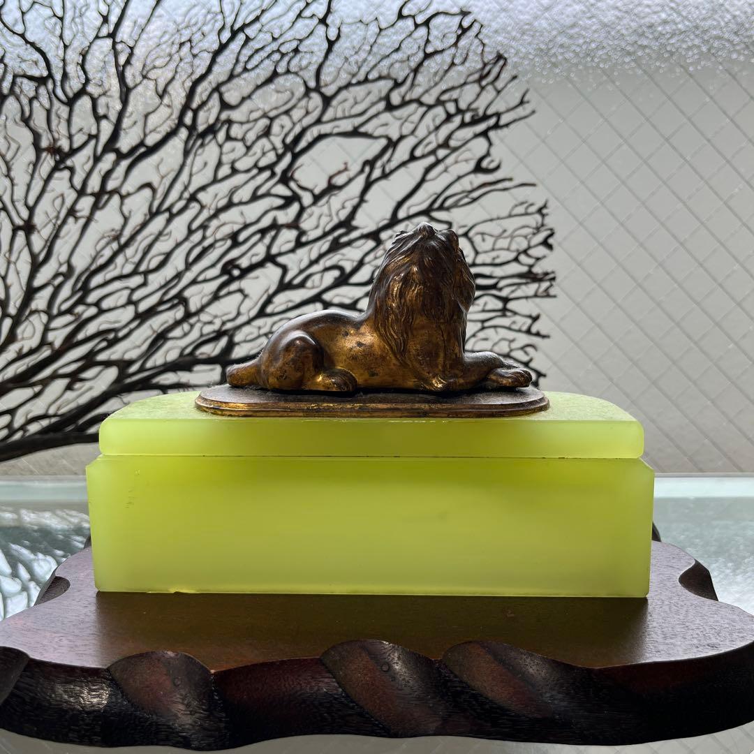 骨董　時代ガラス　希少　練りガラス　モニュメント　ライオン　置き物　ウランガラス